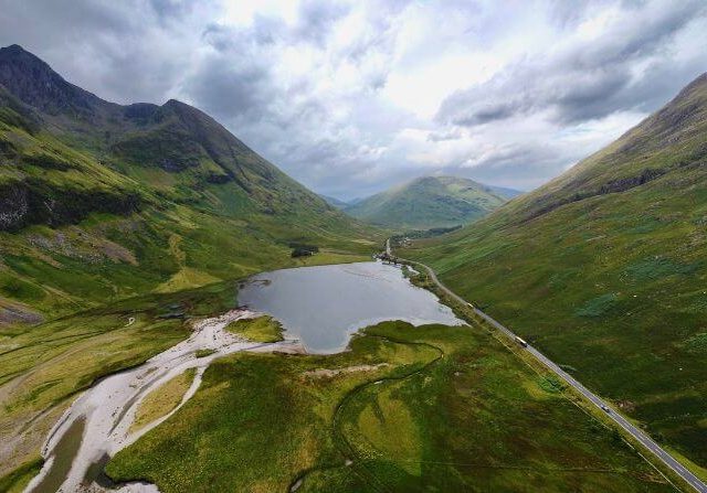 Loch Achtriochtan en Glencoe, Escocia